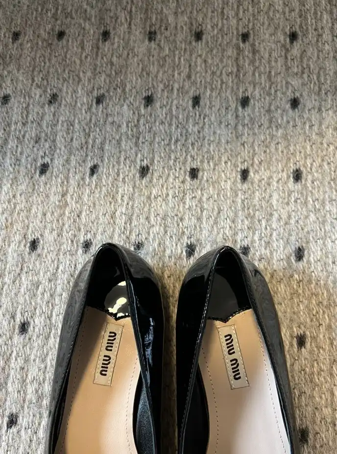 hype Miu Miu flat shoes