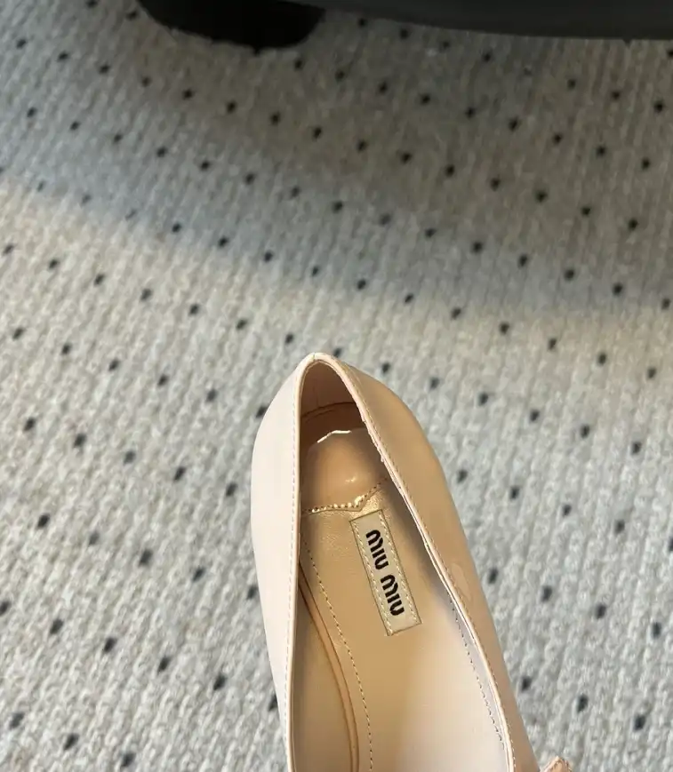 hype Miu Miu flat shoes