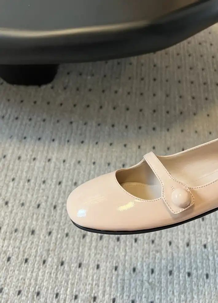 hype Miu Miu flat shoes