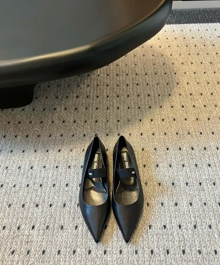 hype Miu Miu flat shoes