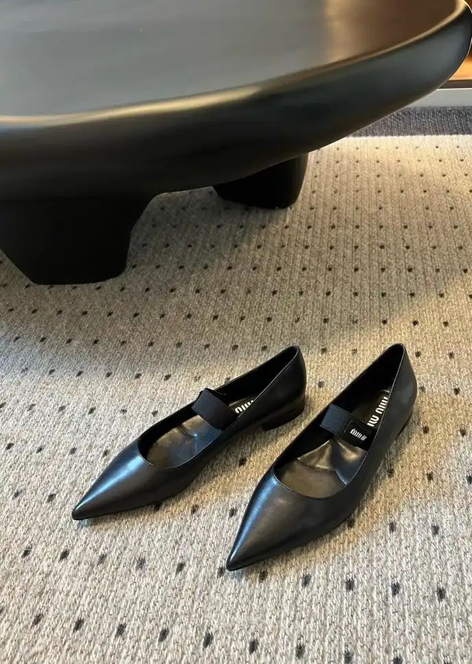 hype Miu Miu flat shoes