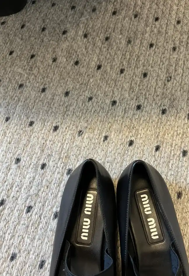 hype Miu Miu flat shoes