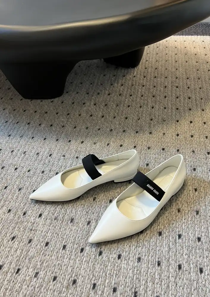 hype Miu Miu flat shoes