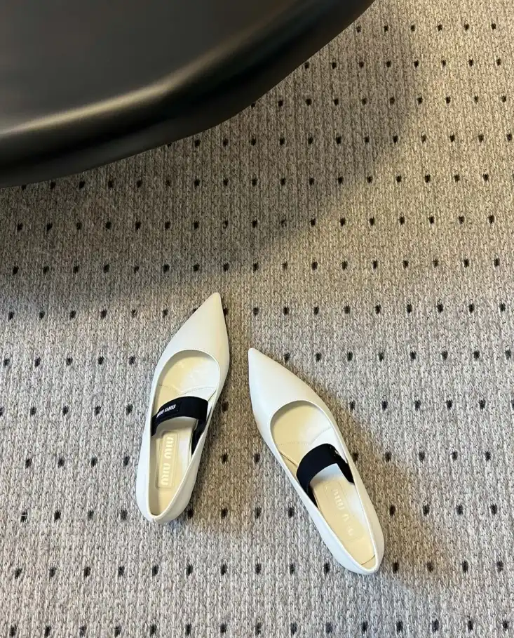 hype Miu Miu flat shoes