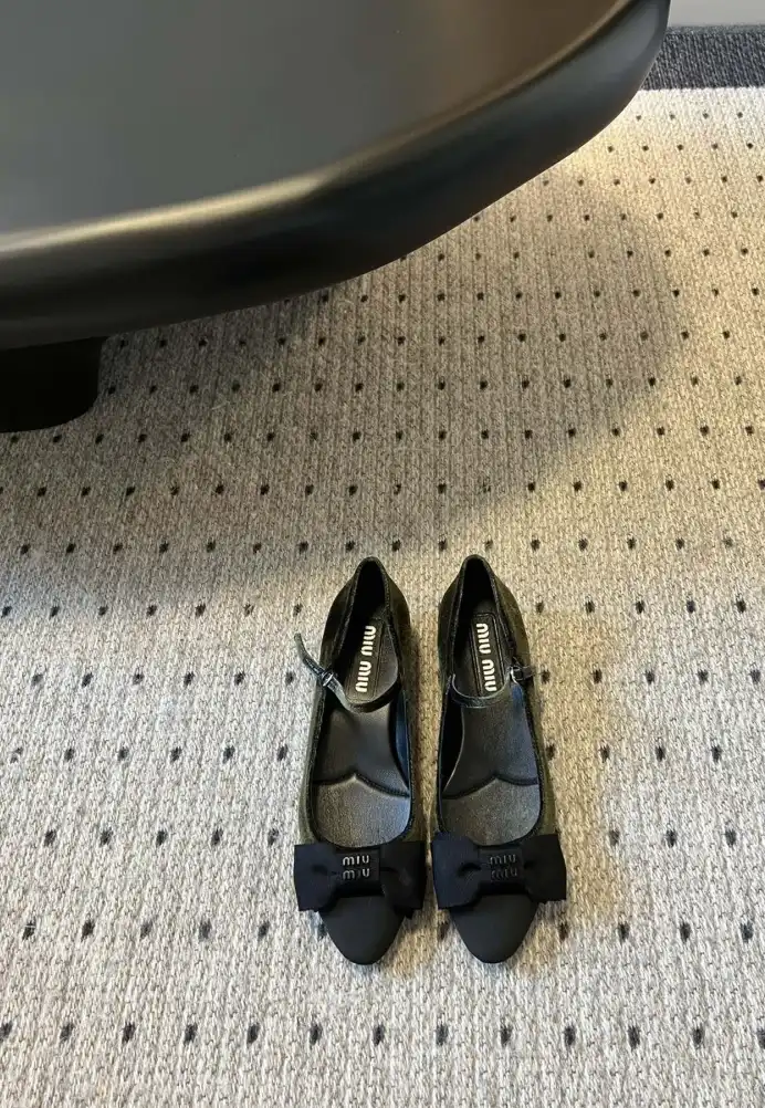 hype Miu Miu flat shoes