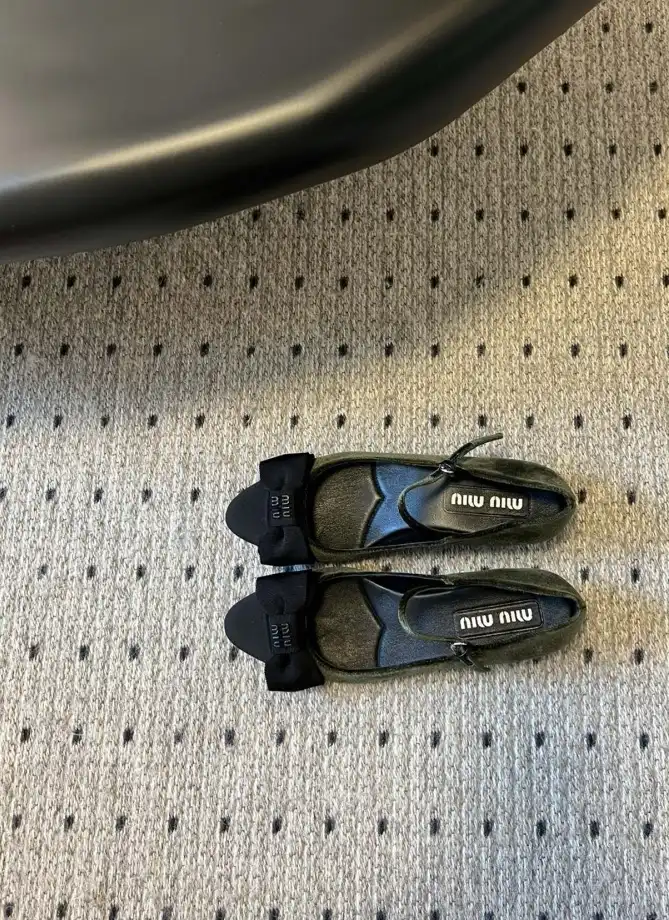 hype Miu Miu flat shoes