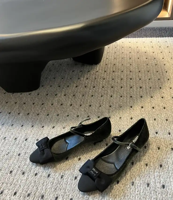 hype Miu Miu flat shoes