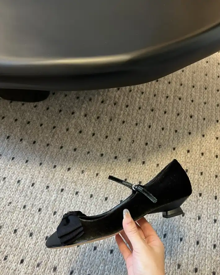 hype Miu Miu flat shoes