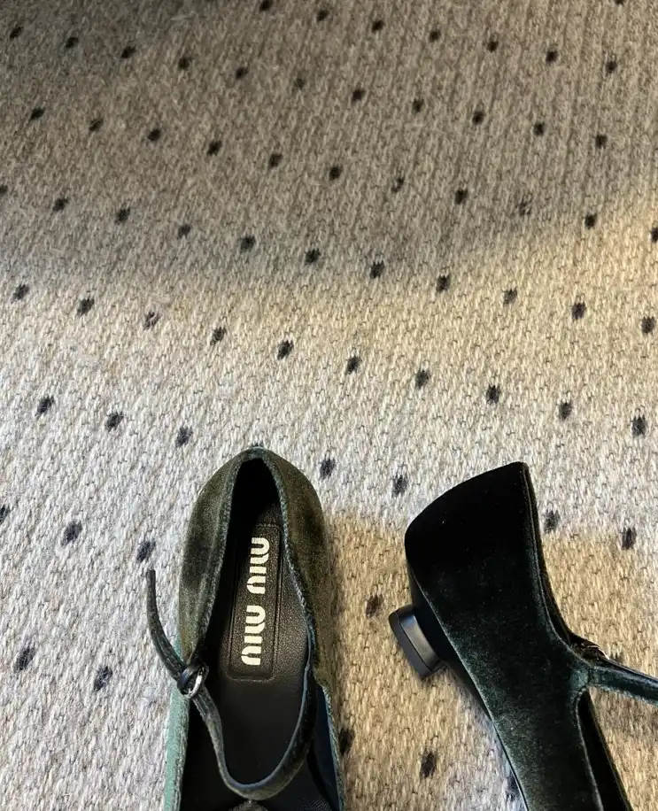 hype Miu Miu flat shoes