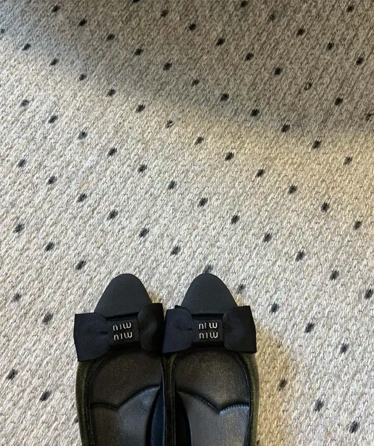 hype Miu Miu flat shoes