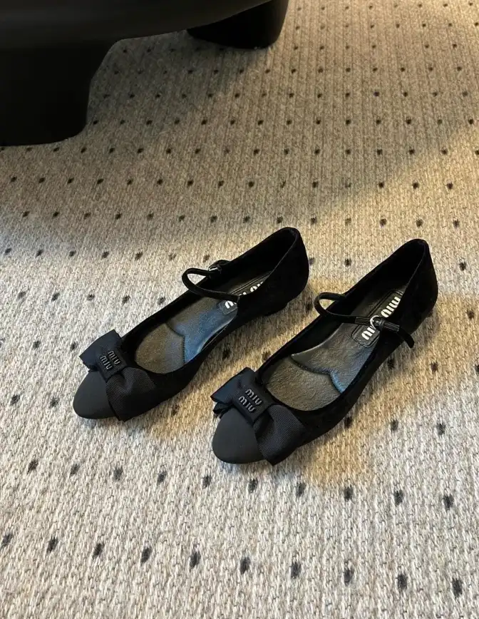 hype Miu Miu flat shoes