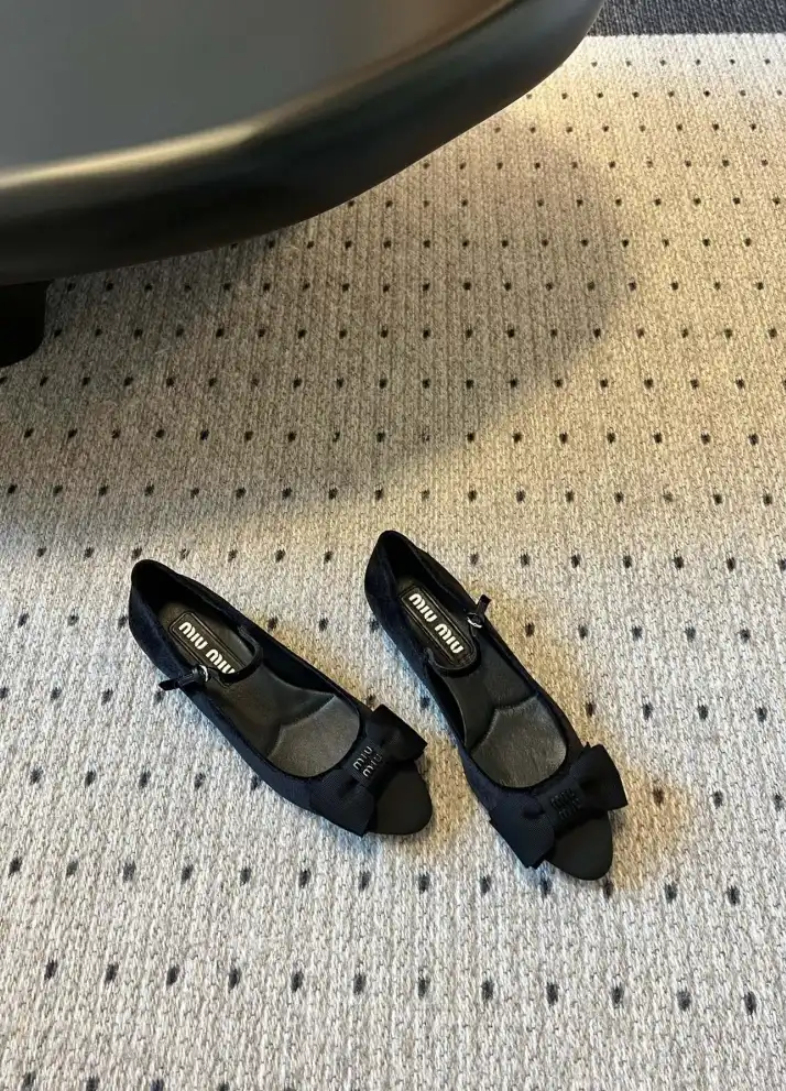 hype Miu Miu flat shoes