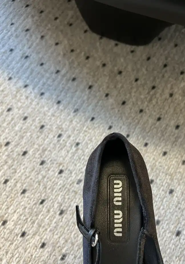 hype Miu Miu flat shoes