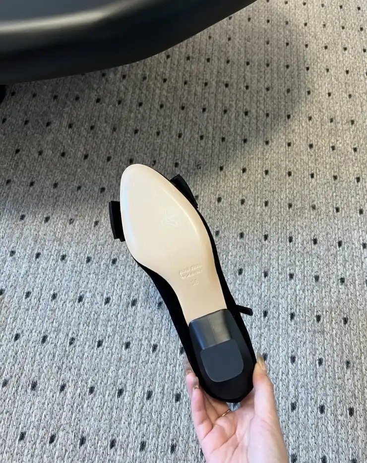 hype Miu Miu flat shoes