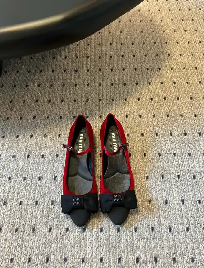 hype Miu Miu flat shoes