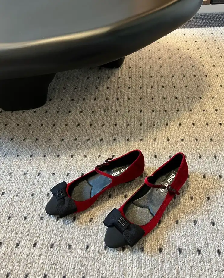 hype Miu Miu flat shoes