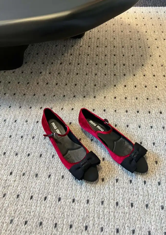 hype Miu Miu flat shoes