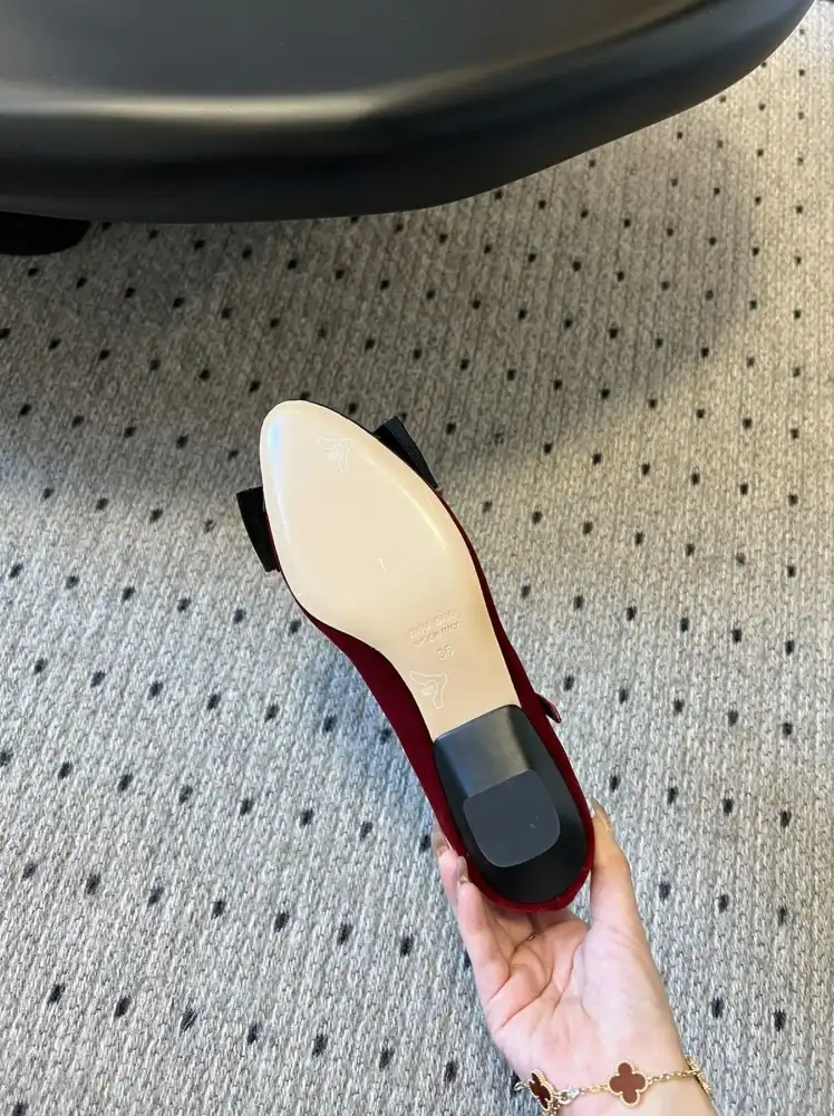 hype Miu Miu flat shoes