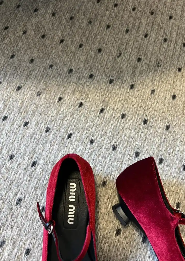 hype Miu Miu flat shoes