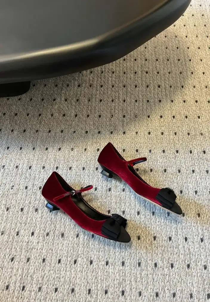 hype Miu Miu flat shoes