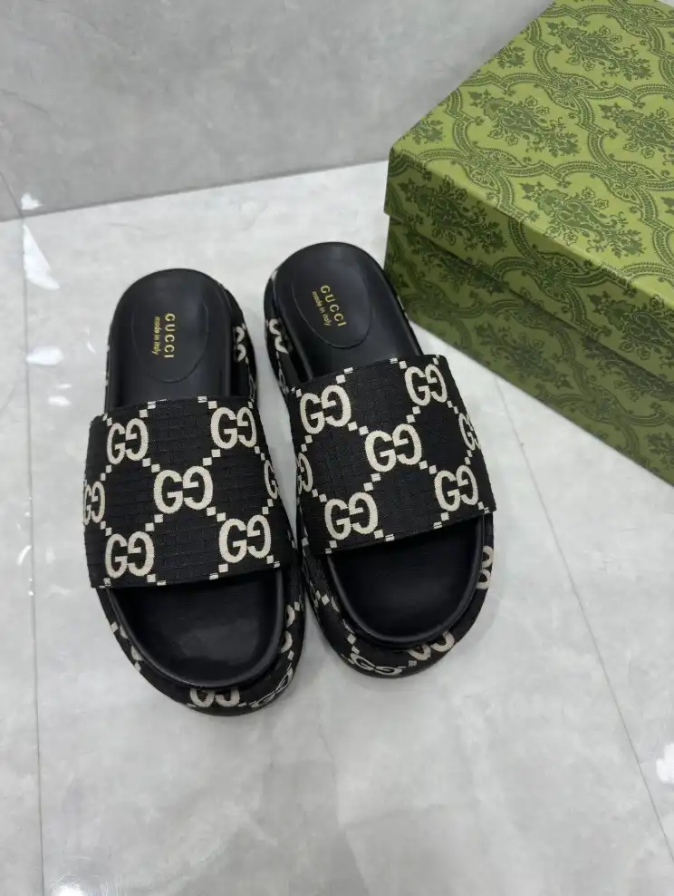 hype Gucci Slippers