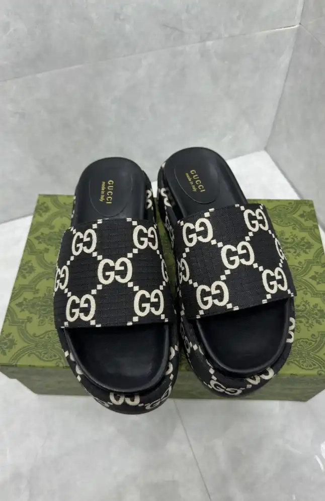 hype Gucci Slippers