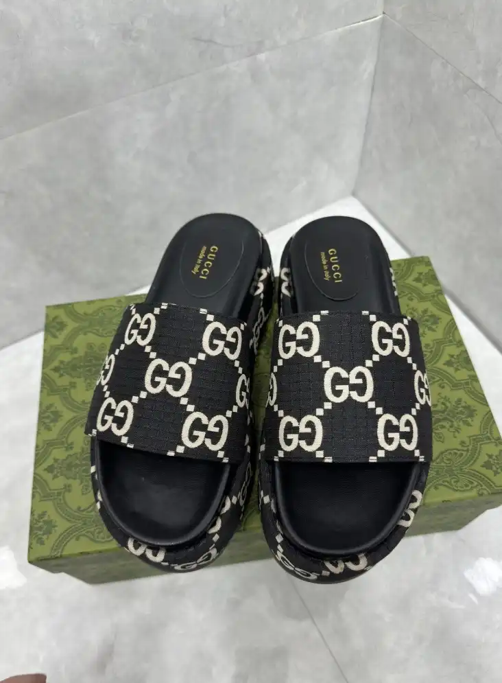 hype Gucci Slippers