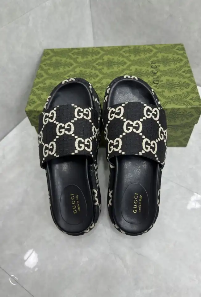 hype Gucci Slippers