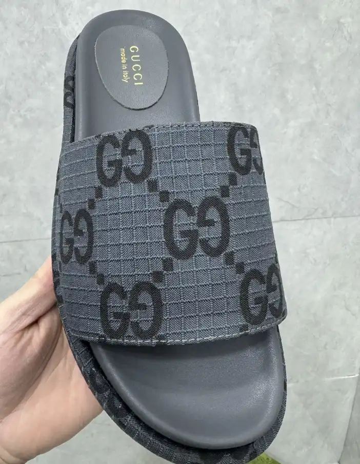 hype Gucci Slippers