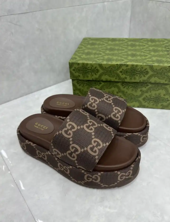 hype Gucci Slippers