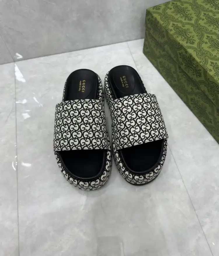 hype Gucci Slippers