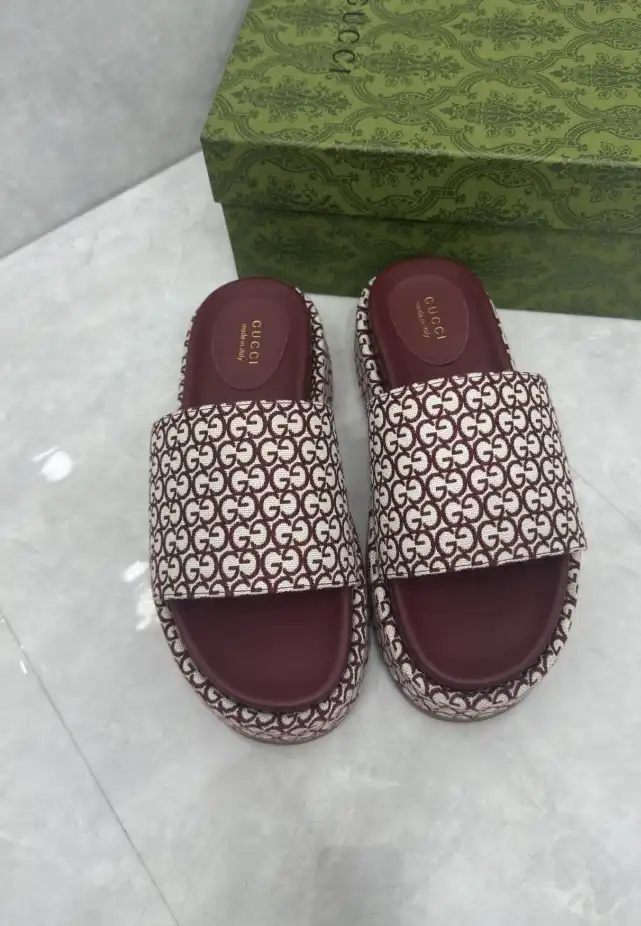 hype Gucci Slippers