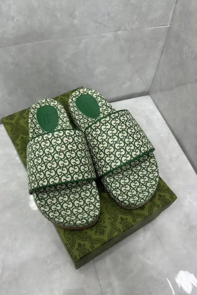 hype Gucci Slippers