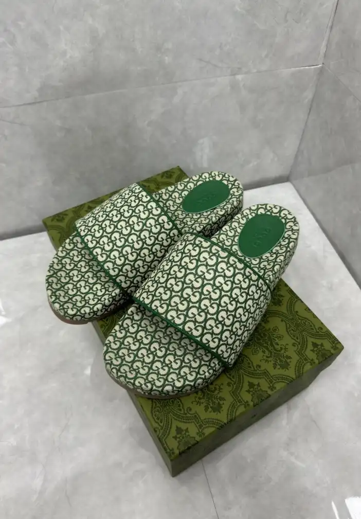 hype Gucci Slippers