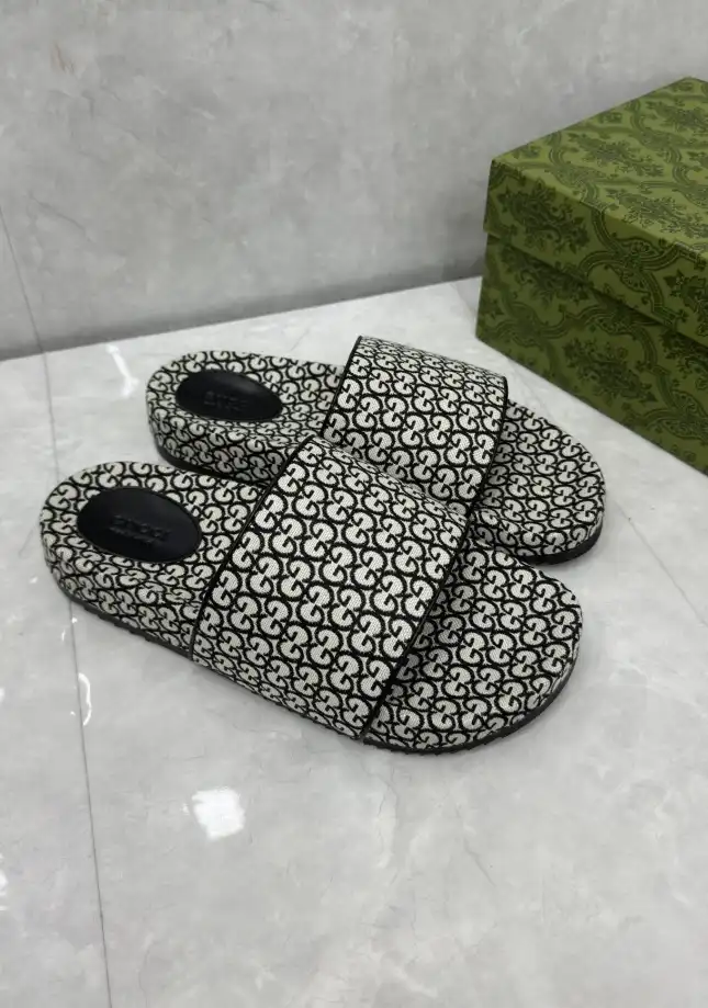 hype Gucci Slippers