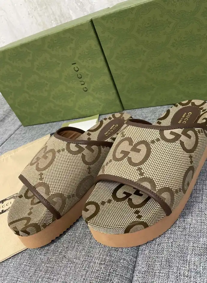 hype Gucci Slippers