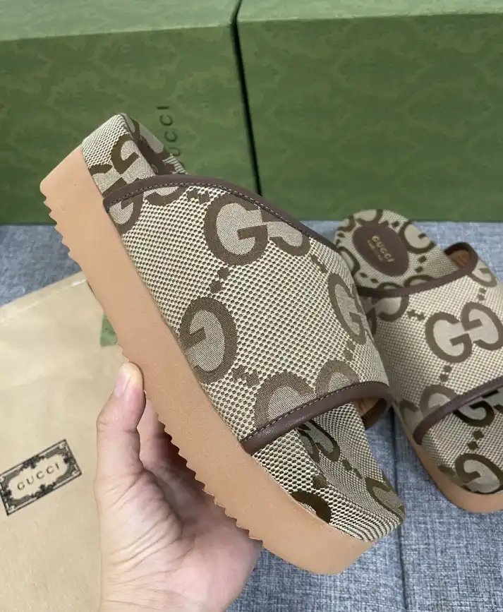 hype Gucci Slippers