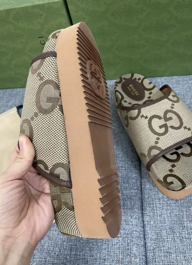 hype Gucci Slippers