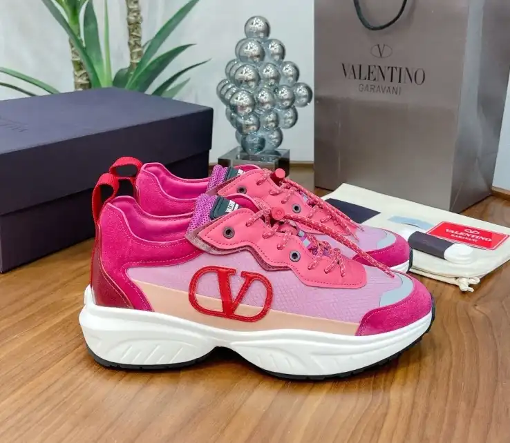 hype Valentino Sneakers