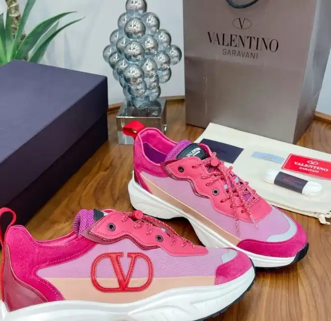 hype Valentino Sneakers