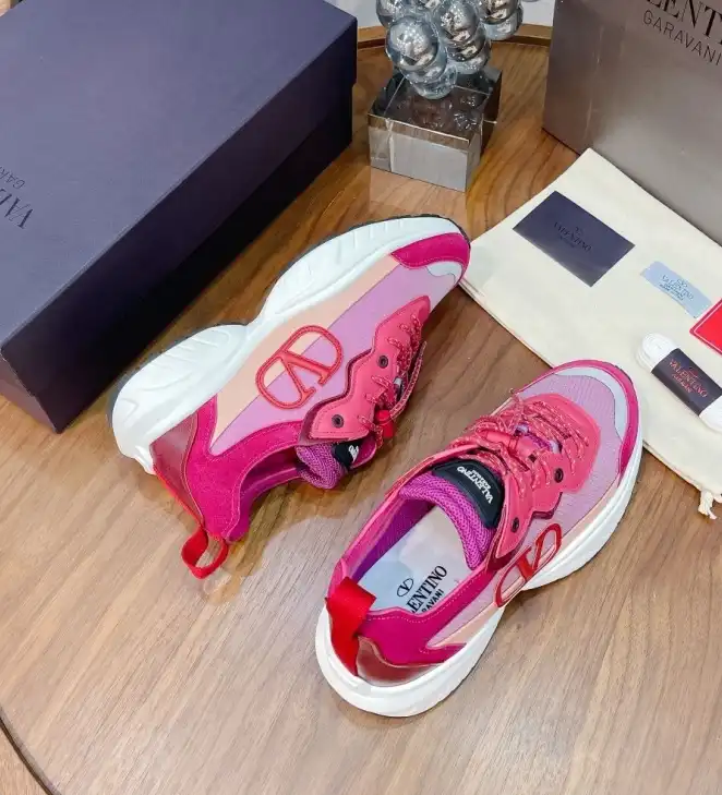 hype Valentino Sneakers