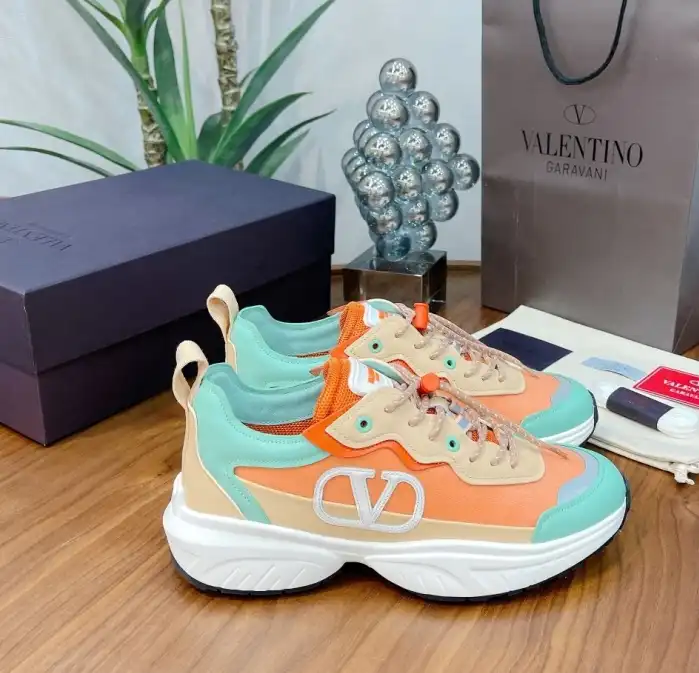 hype Valentino Sneakers