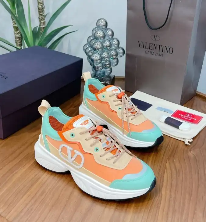 hype Valentino Sneakers