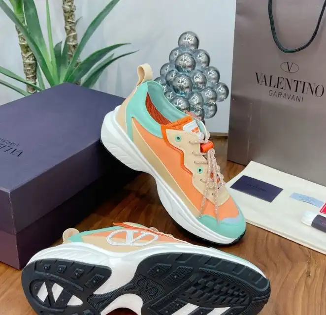 hype Valentino Sneakers