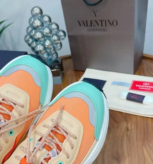 hype Valentino Sneakers