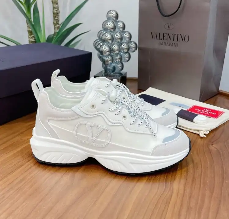 hype Valentino Sneakers