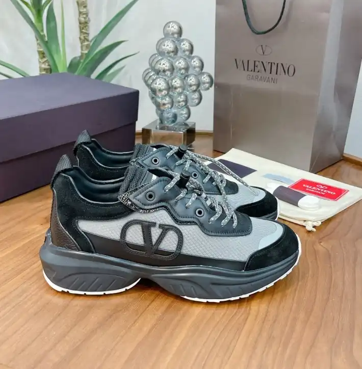 hype Valentino Sneakers