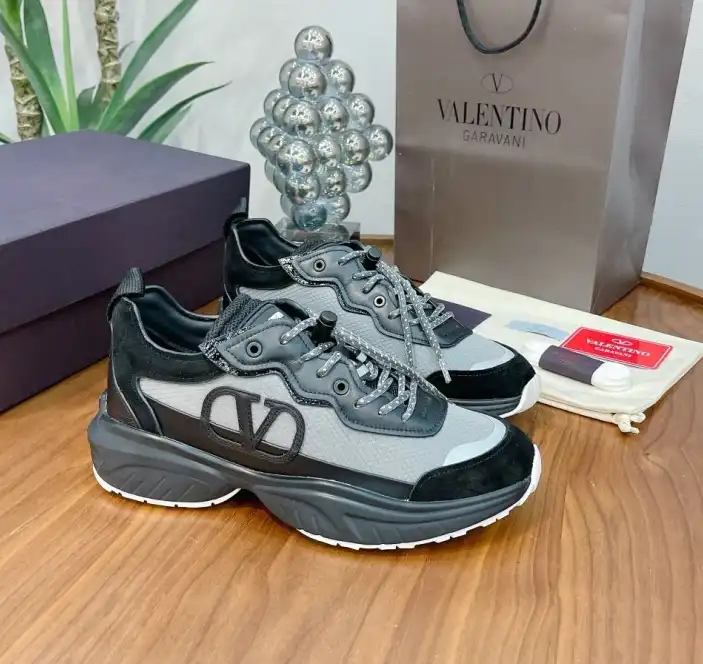 hype Valentino Sneakers