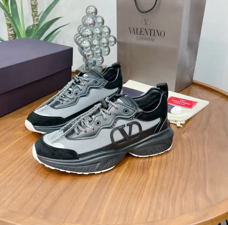 hype Valentino Sneakers