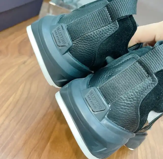 hype Valentino Sneakers